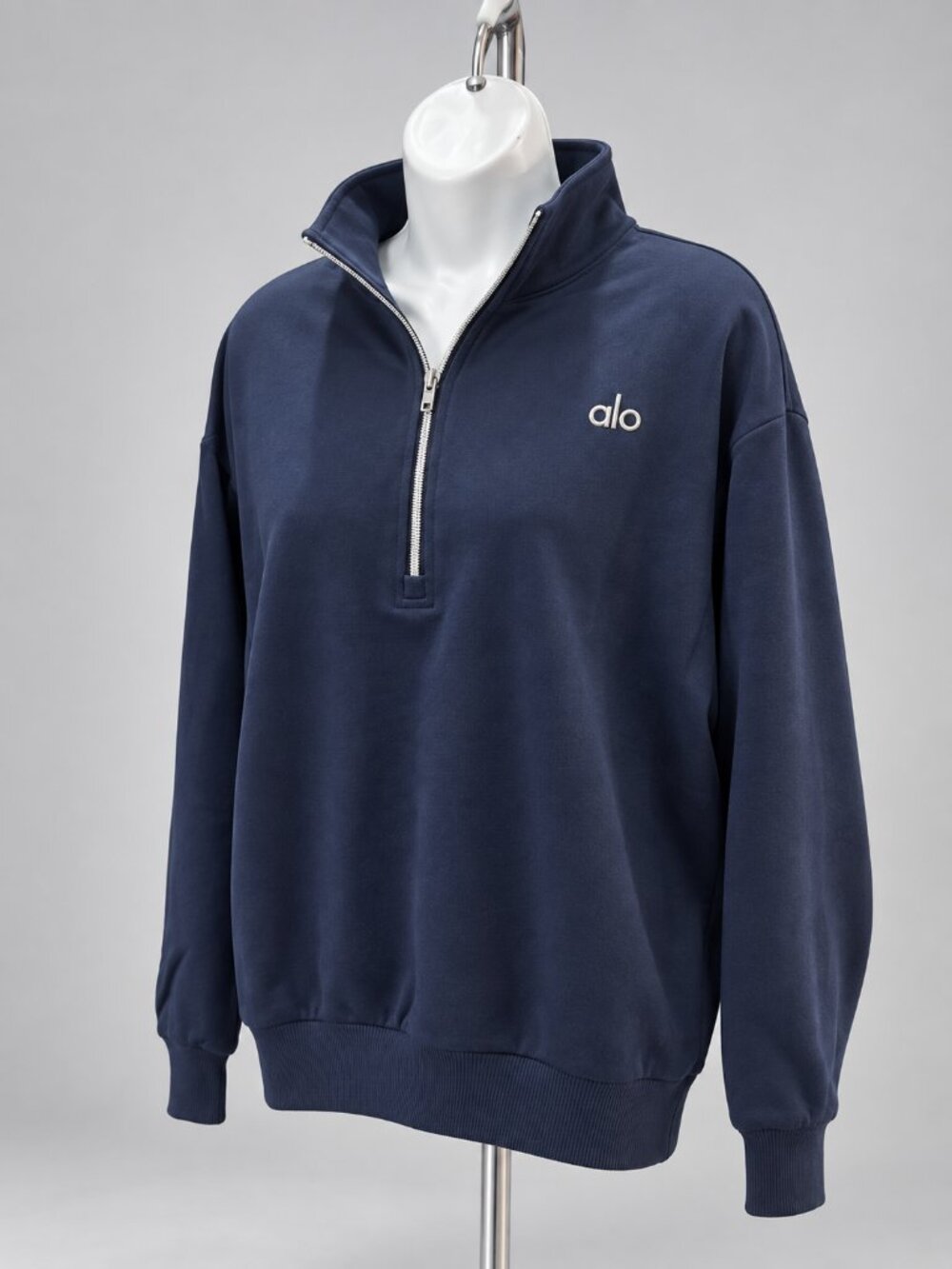 Alo Yoga Accolade Navy Blue 1/4 Zip Pullover Sweatshirt Silver Logo